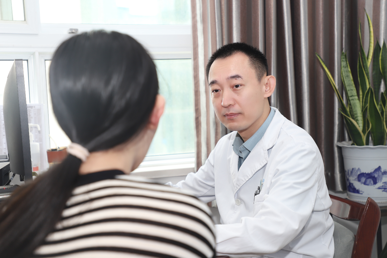【杏林仁医】郑州“一号难求”的乳腺男医生！凭中西医双术圈粉万千患者