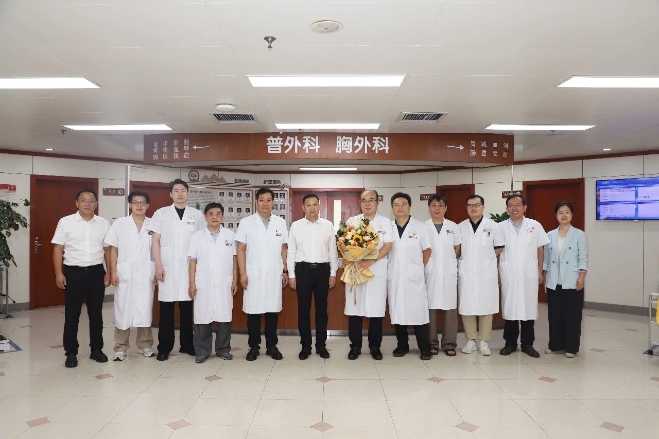 致敬医者荣光 笃守杏林初心～郑州市中医院开展医师节慰问活动